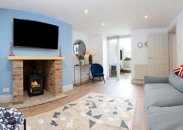 Apartment West With Free Parking