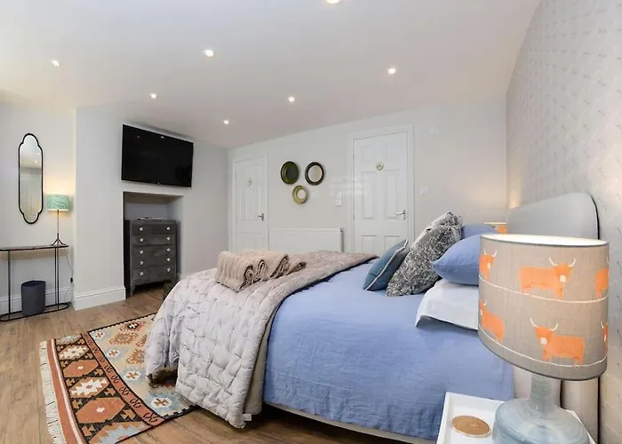 Apartment West With Free Parking