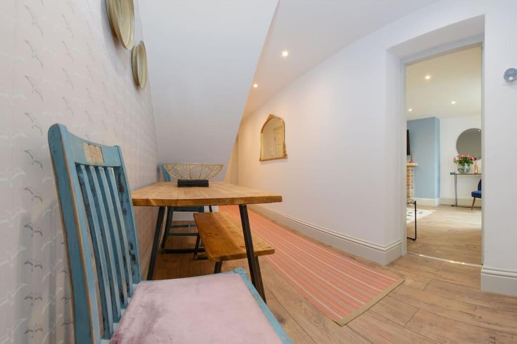 West With Free Parking * Whitby