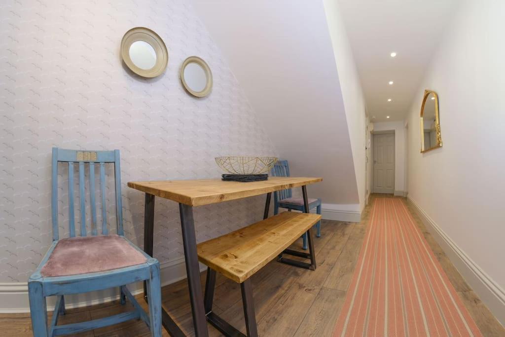 Apartment West With Free Parking Whitby