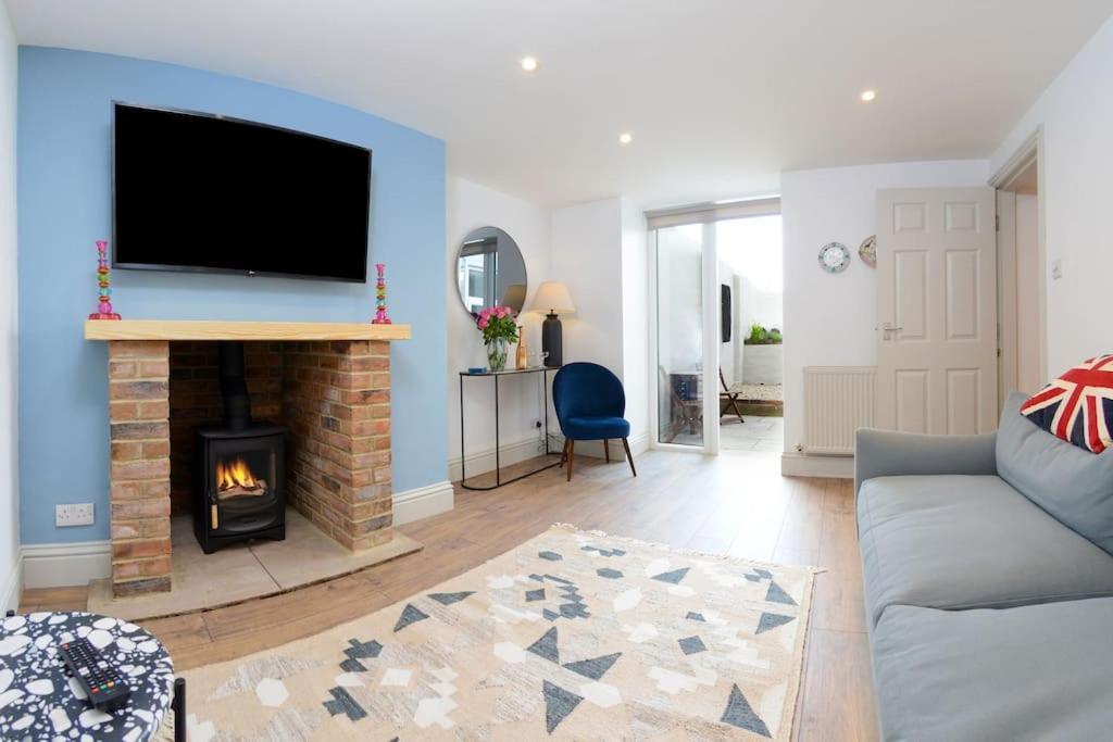 Apartment West With Free Parking Whitby